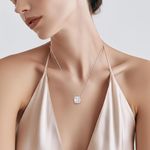 zelta kaklarotas 17087988